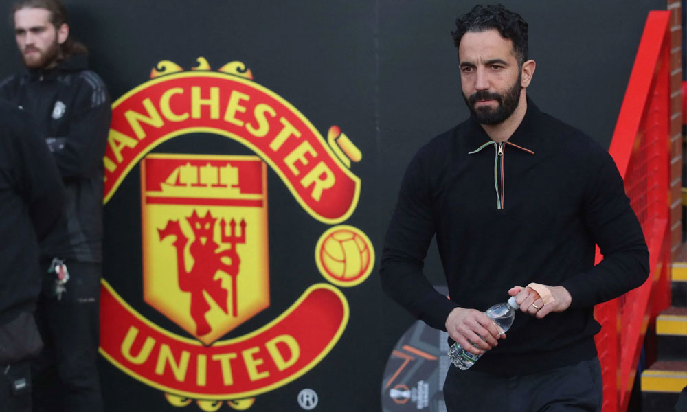 مانشستر يونايتد يقيل مدربه روبن أموريم